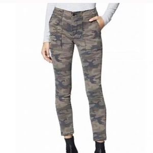Sanctuary green camo print straight leg skinny pants 27